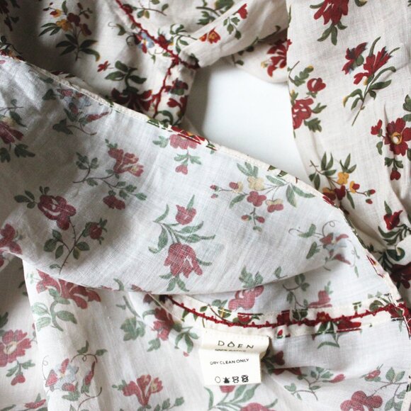 Doen Floral Blouse in Cream and Red - Picture 6 of 11